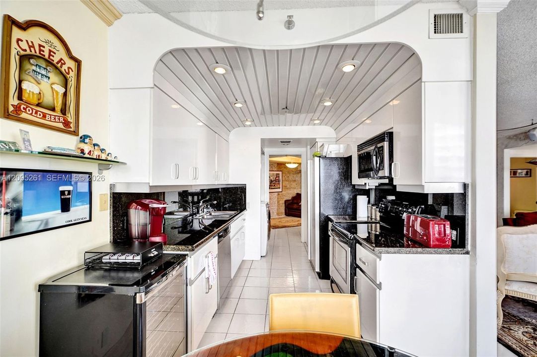 For Sale: $550,000 (2 beds, 2 baths, 1607 Square Feet)