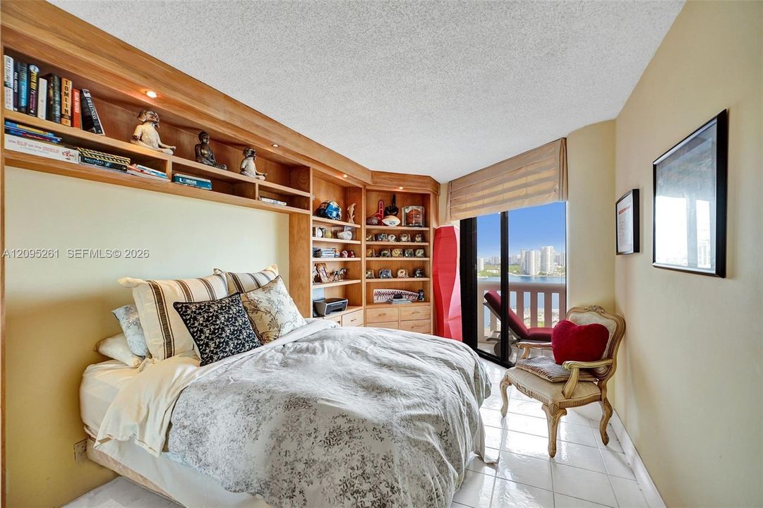 For Sale: $550,000 (2 beds, 2 baths, 1607 Square Feet)