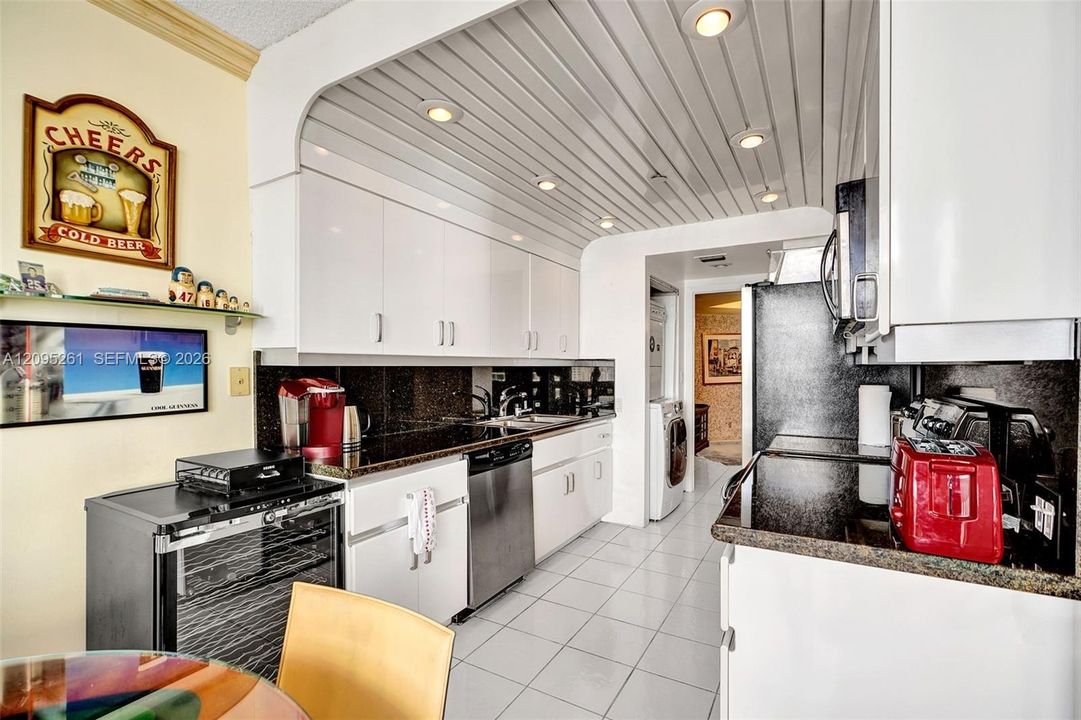 For Sale: $550,000 (2 beds, 2 baths, 1607 Square Feet)