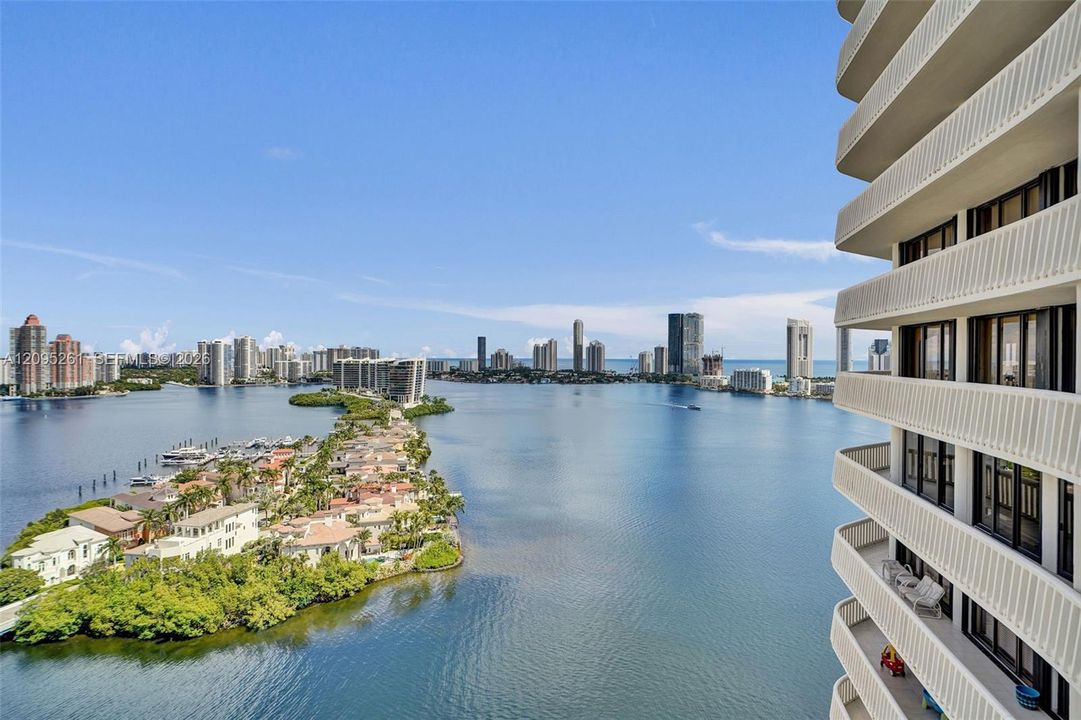 For Sale: $550,000 (2 beds, 2 baths, 1607 Square Feet)
