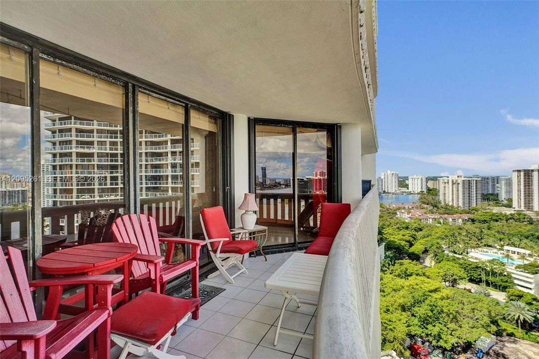 For Sale: $550,000 (2 beds, 2 baths, 1607 Square Feet)
