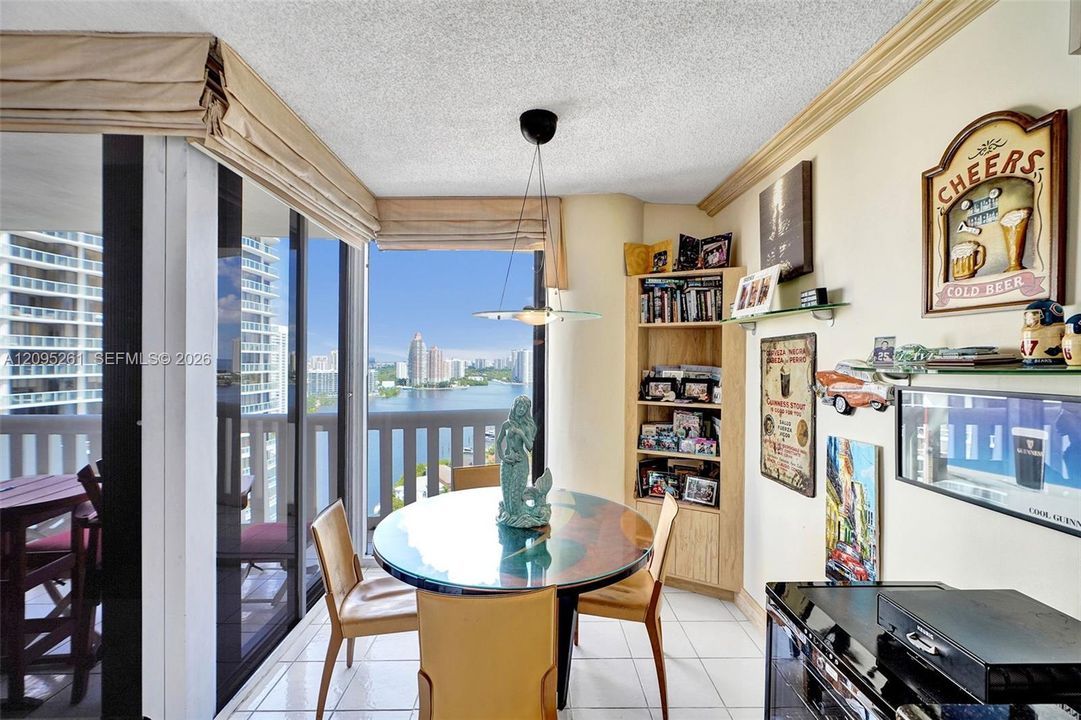 For Sale: $550,000 (2 beds, 2 baths, 1607 Square Feet)