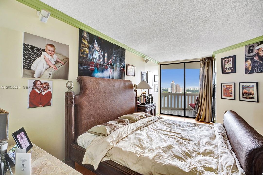 For Sale: $550,000 (2 beds, 2 baths, 1607 Square Feet)