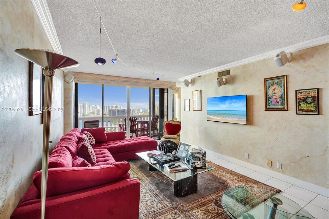 For Sale: $550,000 (2 beds, 2 baths, 1607 Square Feet)