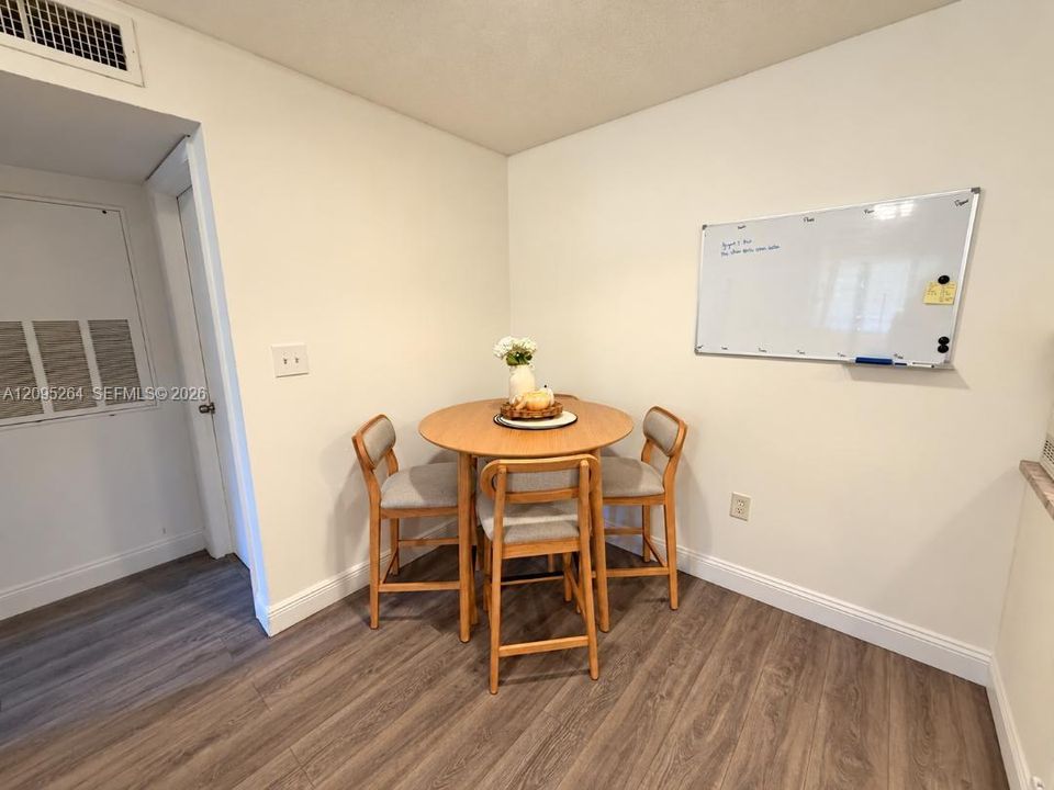For Rent: $1,800 (1 beds, 1 baths, 588 Square Feet)