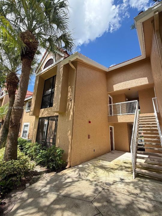 For Rent: $1,800 (1 beds, 1 baths, 588 Square Feet)