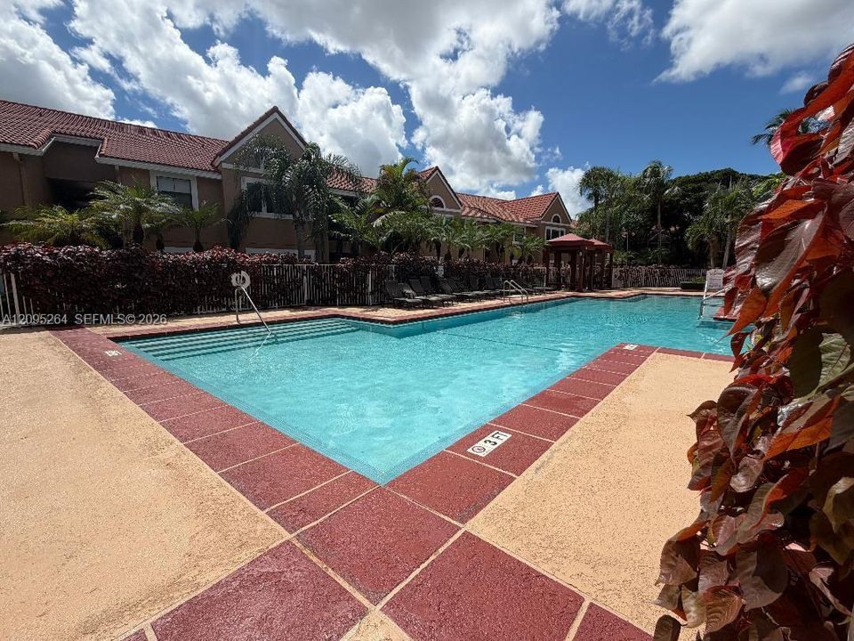 For Rent: $1,800 (1 beds, 1 baths, 588 Square Feet)