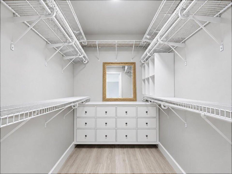 34-Bedroom4-Closet