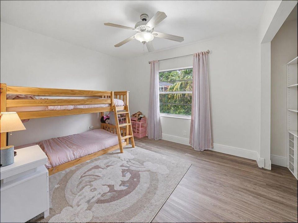 24-Bedroom1