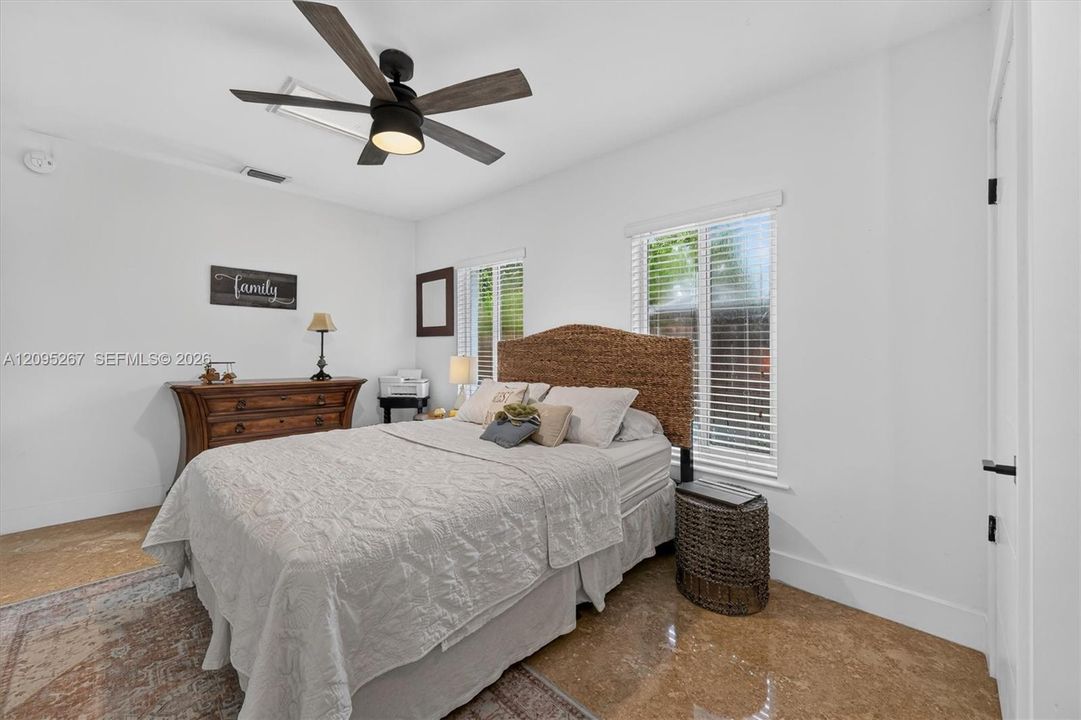 For Rent: $5,000 (2 beds, 1 baths, 1519 Square Feet)