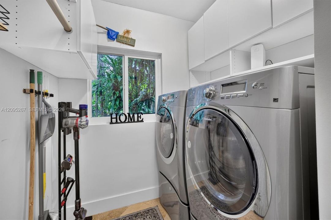 For Rent: $5,000 (2 beds, 1 baths, 1519 Square Feet)