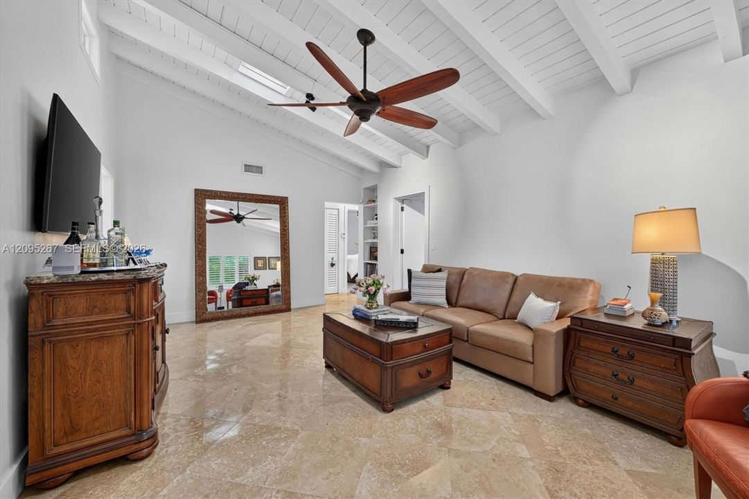 For Rent: $5,000 (2 beds, 1 baths, 1519 Square Feet)