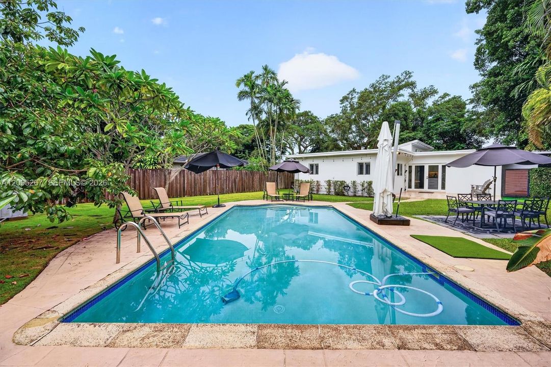 For Rent: $5,000 (2 beds, 1 baths, 1519 Square Feet)