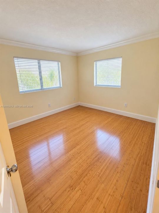 В аренду: $2,250 (2 спален, 1 ванн, 650 Квадратных фут)