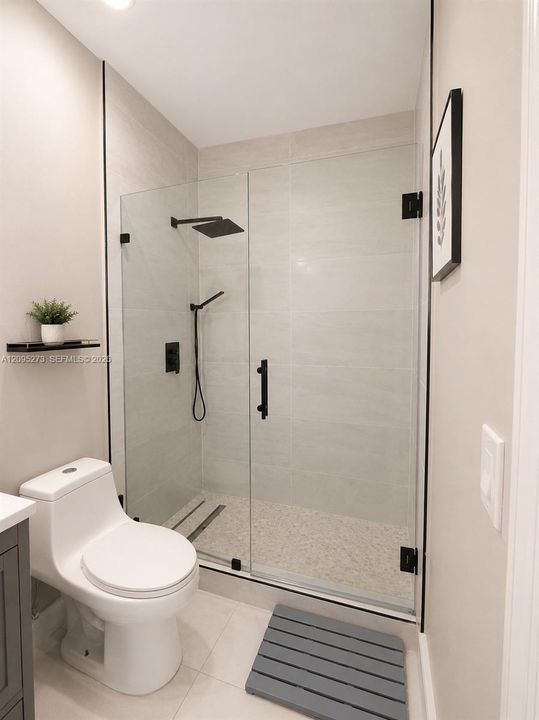 Secondary full bathroom