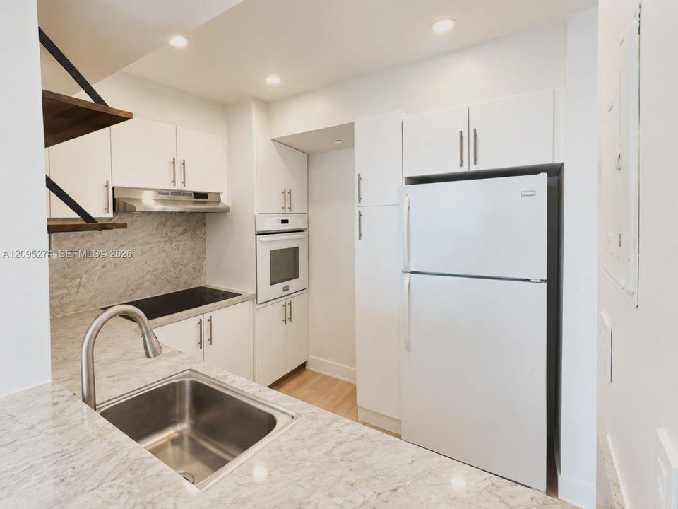 В аренду: $3,195 (1 спален, 1 ванн, 852 Квадратных фут)