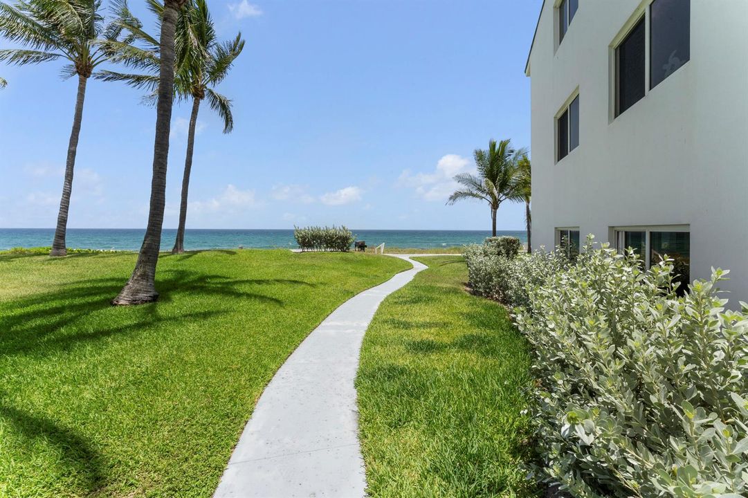 1041 Hillsboro Mile Apt 5-24