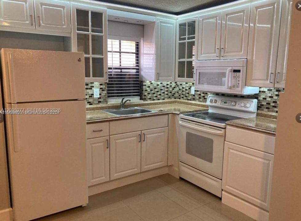 For Rent: $2,000 (1 beds, 1 baths, 624 Square Feet)