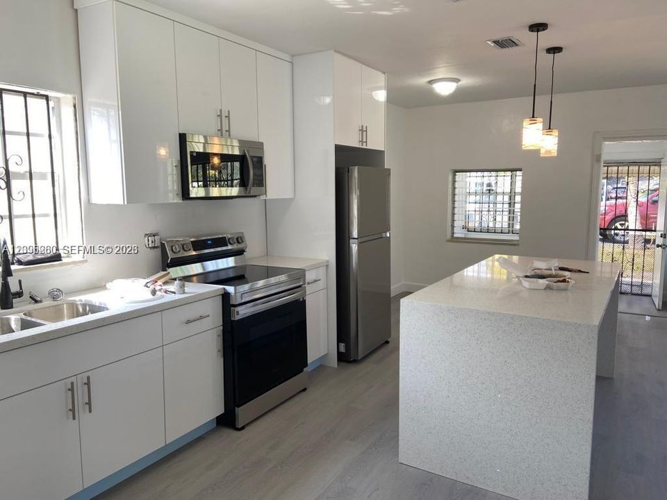 For Rent: $3,600 (4 beds, 2 baths, 1360 Square Feet)