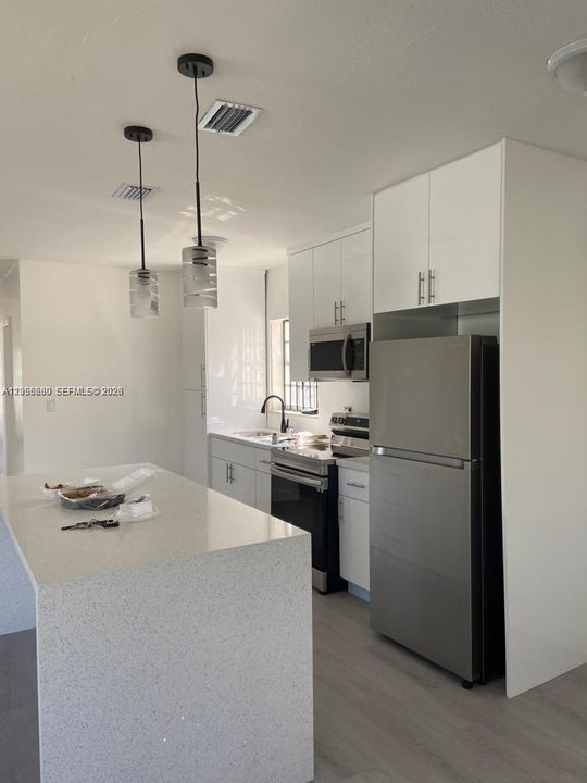 For Rent: $3,600 (4 beds, 2 baths, 1360 Square Feet)