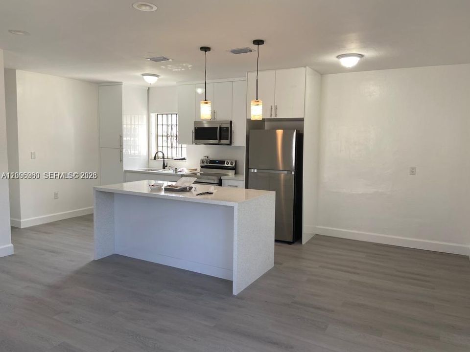 For Rent: $3,600 (4 beds, 2 baths, 1360 Square Feet)