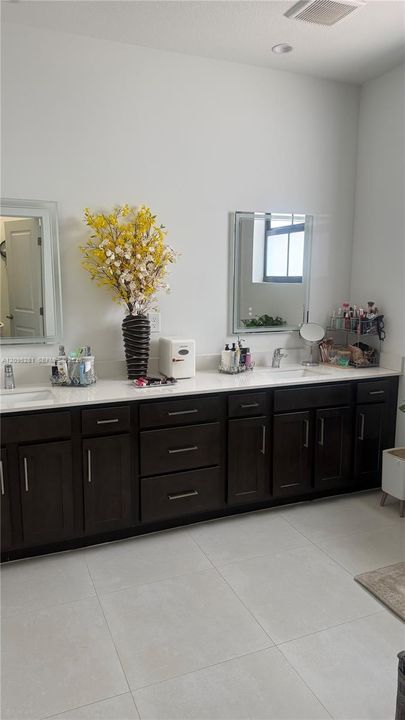 For Rent: $6,200 (4 beds, 4 baths, 2702 Square Feet)