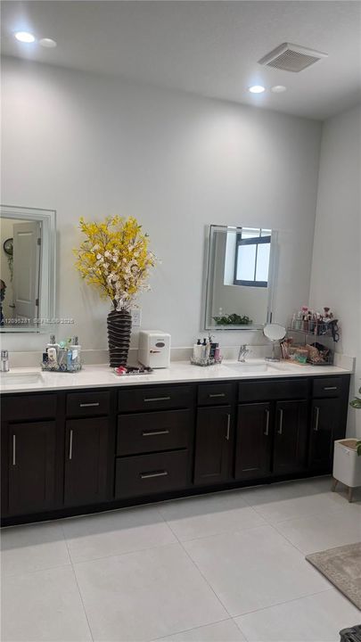 For Rent: $6,200 (4 beds, 4 baths, 2702 Square Feet)