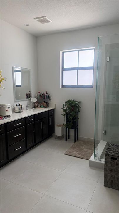 For Rent: $6,200 (4 beds, 4 baths, 2702 Square Feet)