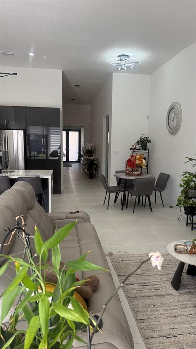 For Rent: $6,200 (4 beds, 4 baths, 2702 Square Feet)