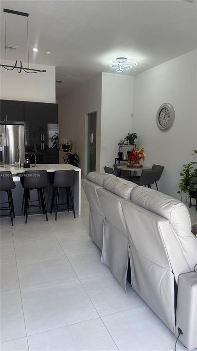For Rent: $6,200 (4 beds, 4 baths, 2702 Square Feet)