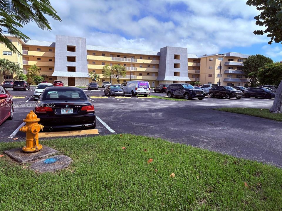 Plenty of parkings