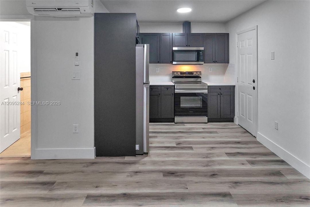 For Rent: $2,300 (2 beds, 1 baths, 675 Square Feet)