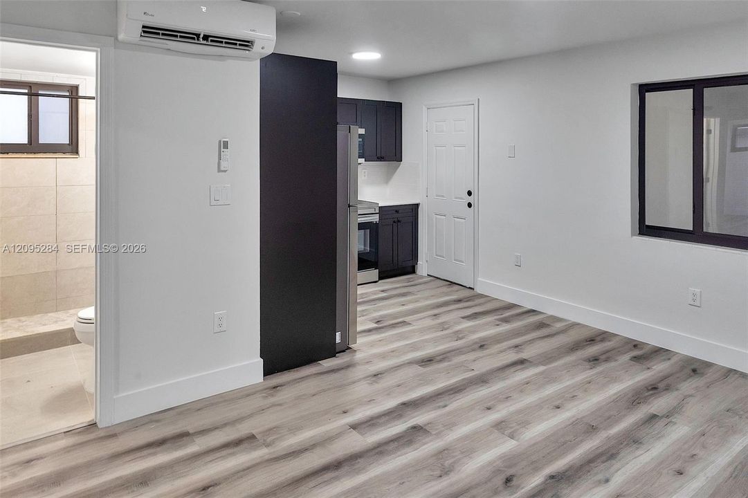 For Rent: $2,300 (2 beds, 1 baths, 675 Square Feet)