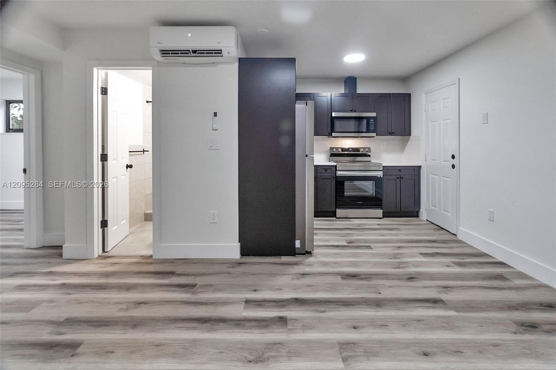 For Rent: $2,300 (2 beds, 1 baths, 675 Square Feet)