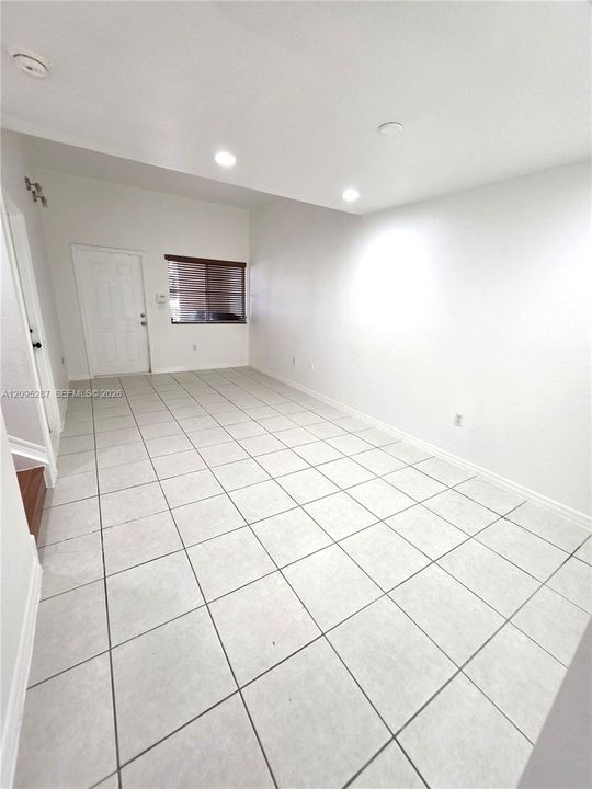 For Rent: $2,800 (3 beds, 2 baths, 1705 Square Feet)