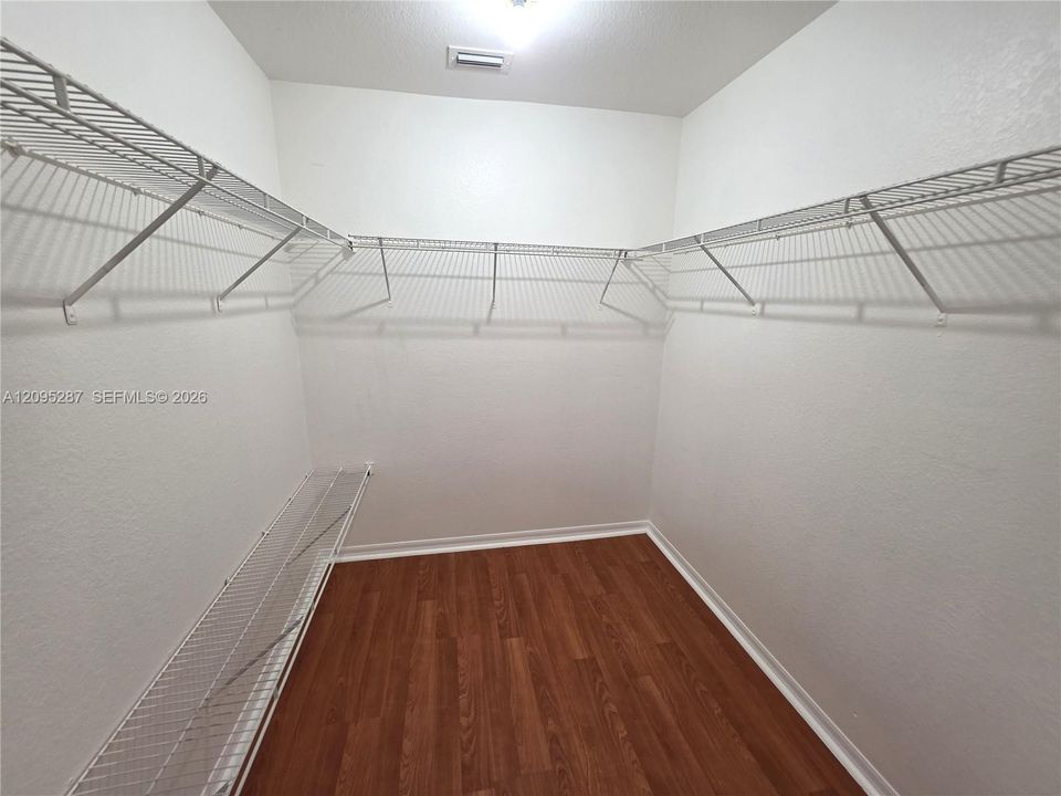 For Rent: $2,800 (3 beds, 2 baths, 1705 Square Feet)