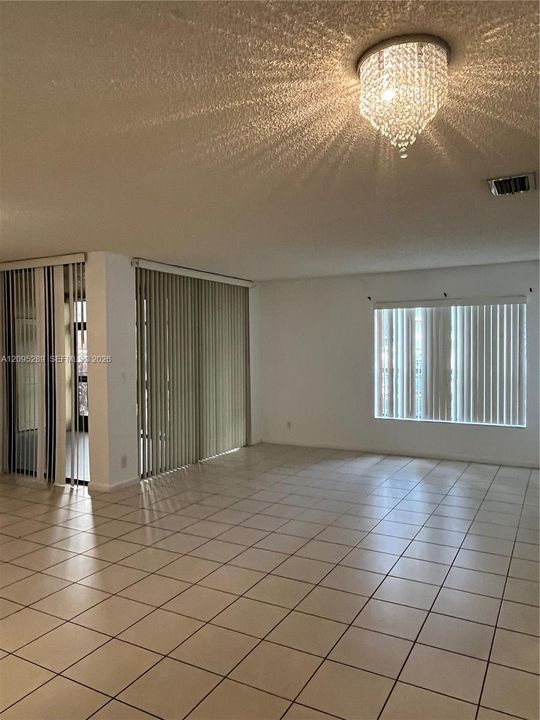 En Venta: $285,000 (3 camas, 2 baños, 1116 Pies cuadrados)