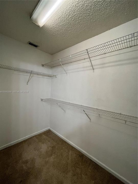 En Venta: $285,000 (3 camas, 2 baños, 1116 Pies cuadrados)