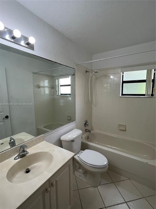 En Venta: $285,000 (3 camas, 2 baños, 1116 Pies cuadrados)