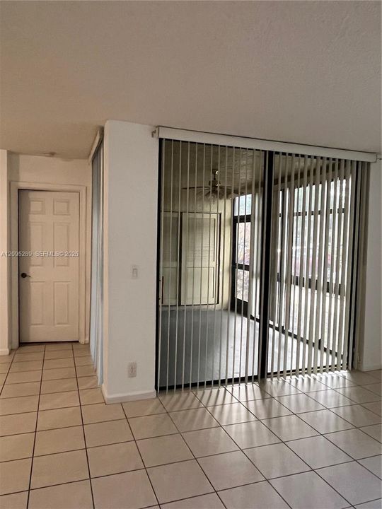 En Venta: $285,000 (3 camas, 2 baños, 1116 Pies cuadrados)
