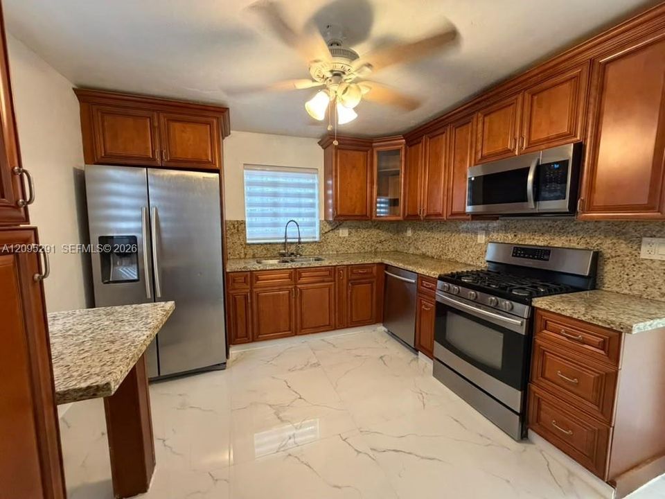 For Rent: $4,000 (3 beds, 1 baths, 1040 Square Feet)