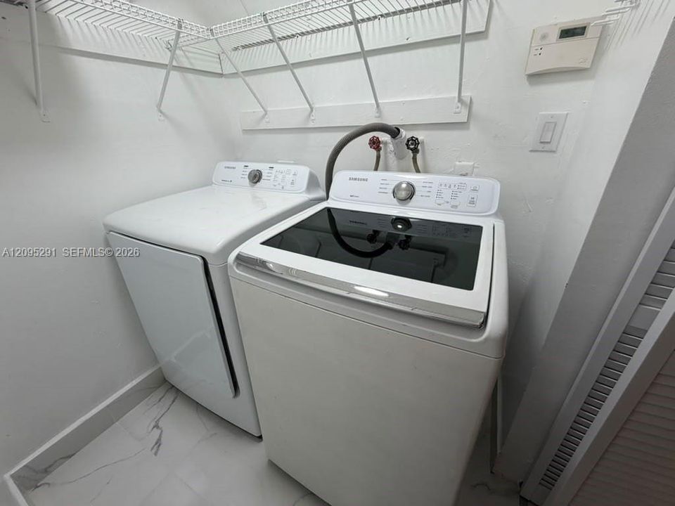 For Rent: $4,000 (3 beds, 1 baths, 1040 Square Feet)