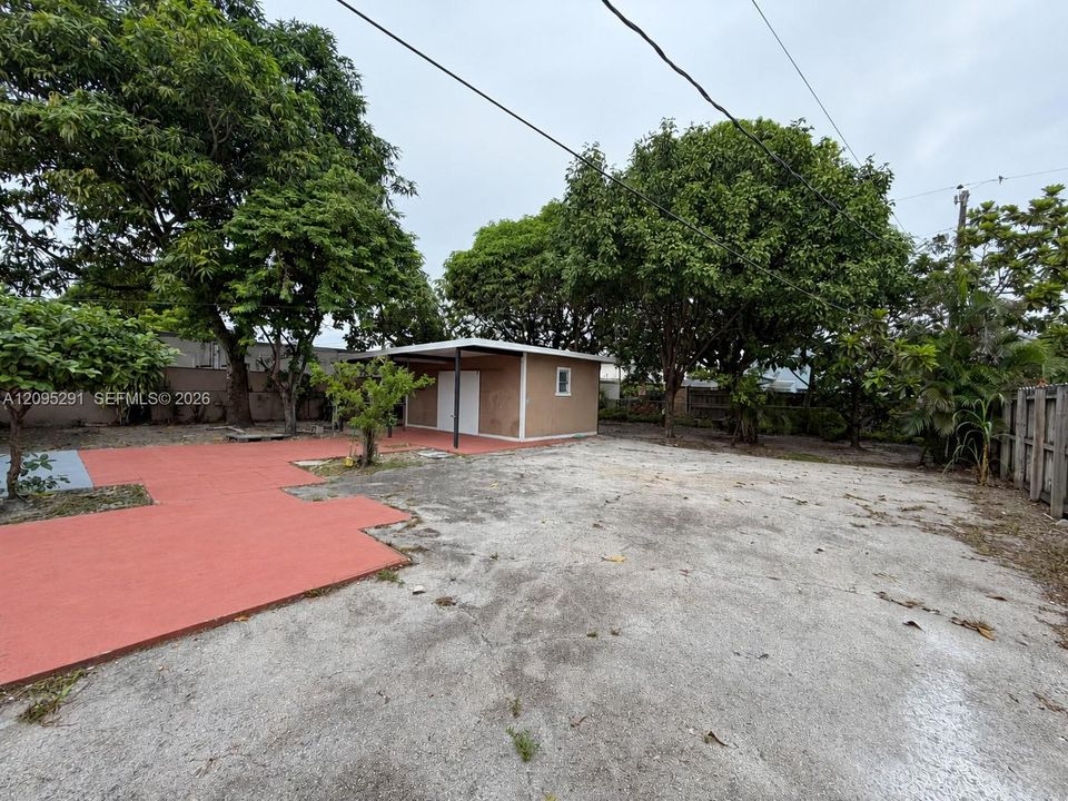 For Rent: $4,000 (3 beds, 1 baths, 1040 Square Feet)