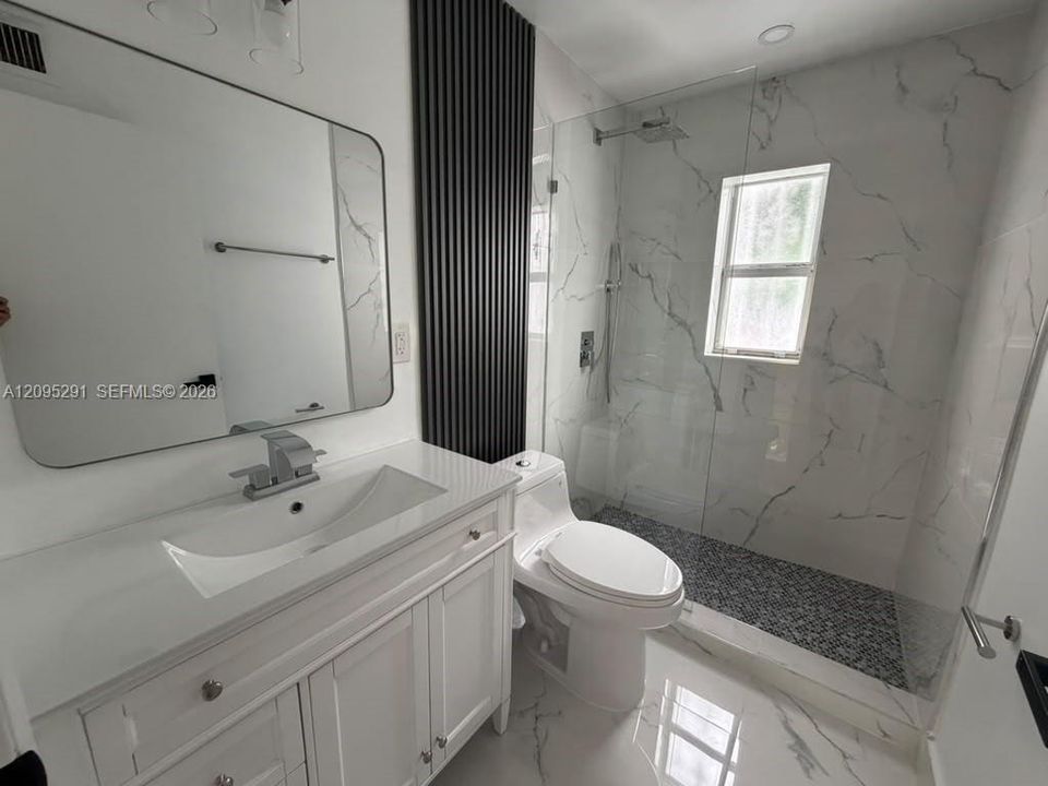 For Rent: $4,000 (3 beds, 1 baths, 1040 Square Feet)