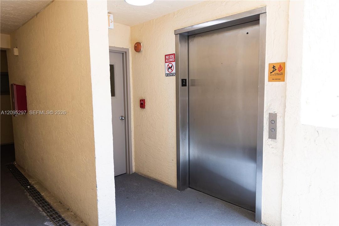 На продажу: $329,000 (2 спален, 2 ванн, 1197 Квадратных фут)