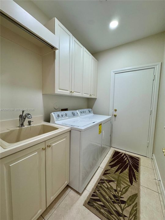 В аренду: $7,500 (4 спален, 3 ванн, 2632 Квадратных фут)