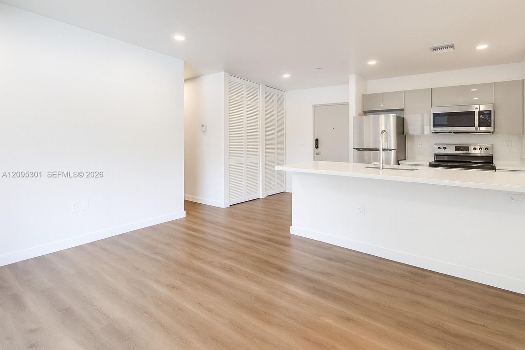 For Rent: $1,900 (1 beds, 1 baths, 590 Square Feet)