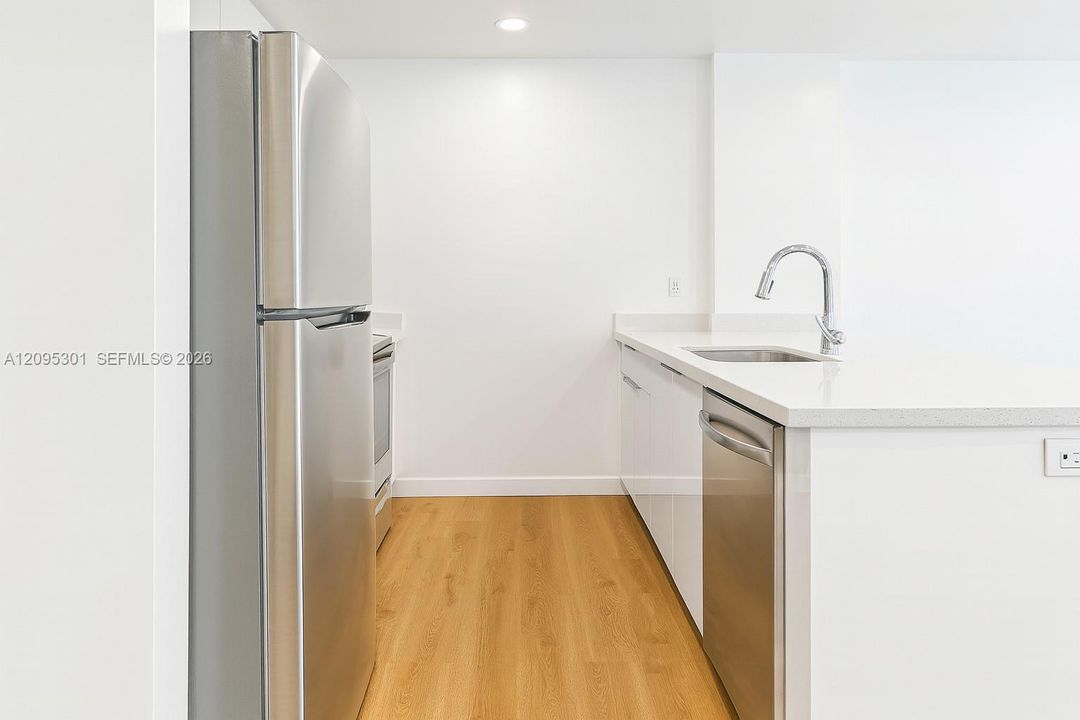 For Rent: $1,900 (1 beds, 1 baths, 590 Square Feet)