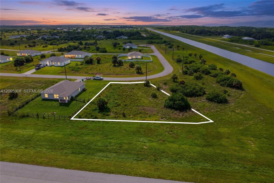 待售: $40,000 (0.33 acres)