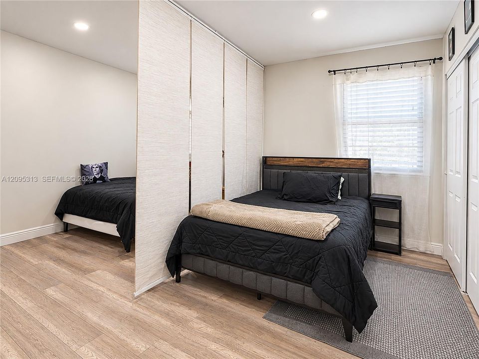 Active With Contract: $424,900 (2 beds, 2 baths, 1224 Square Feet)